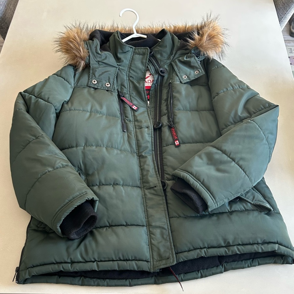 Women's Canada Weather Gear Green Puffer Jacket with Faux Fur Hood. Size XL - Picture 9 of 16